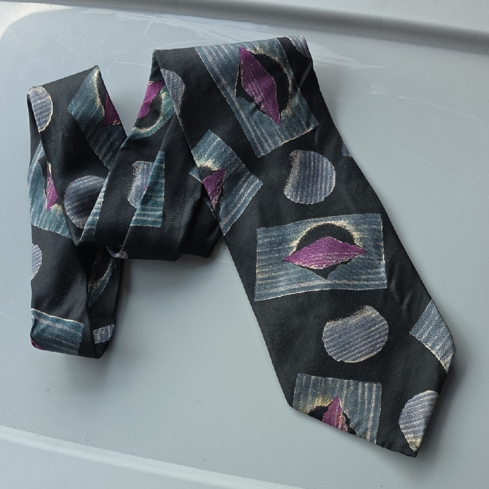 (J28) Dior Black and Purple Geometric Tie